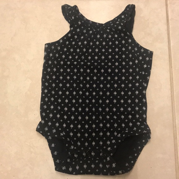 Carter’s 9mo Bundle - Picture 6 of 9